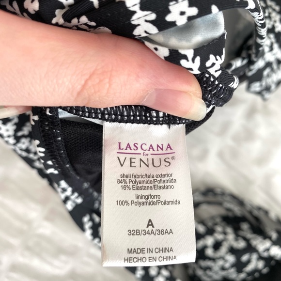 2/$20 Venus black floral ruffle bikini top size s/m - Picture 6 of 6